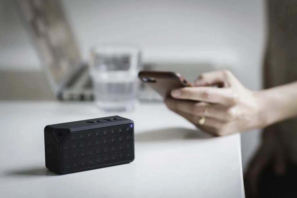 Loa bluetooth để bàn, pin 12 giờ