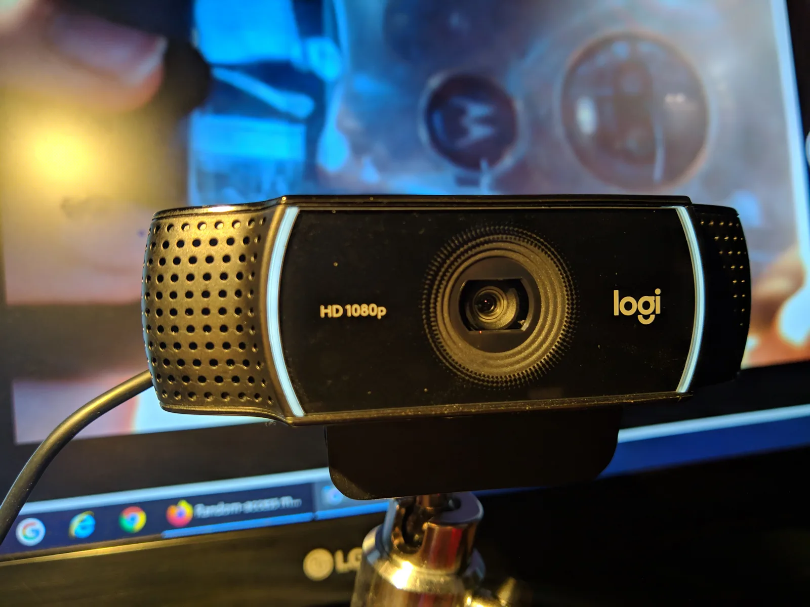 Webcam Full HD có micro kép